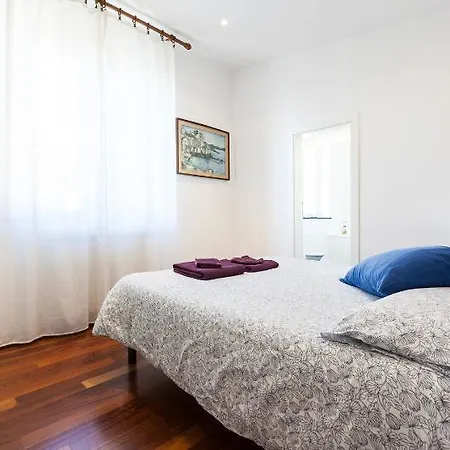 Sunflower With Private Terrace And Lift Apartment Genoa
