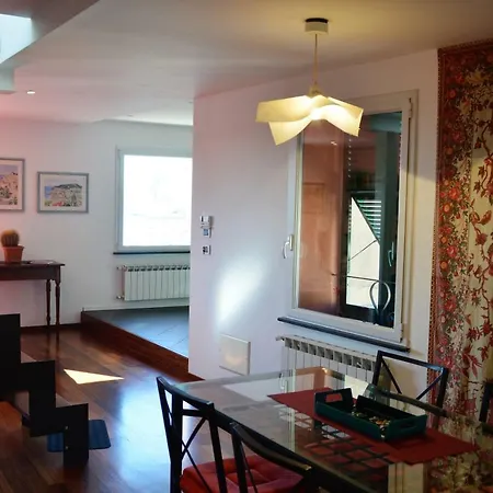 Sunflower With Private Terrace And Lift 아파트 *