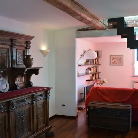 Sunflower With Private Terrace And Lift 아파트